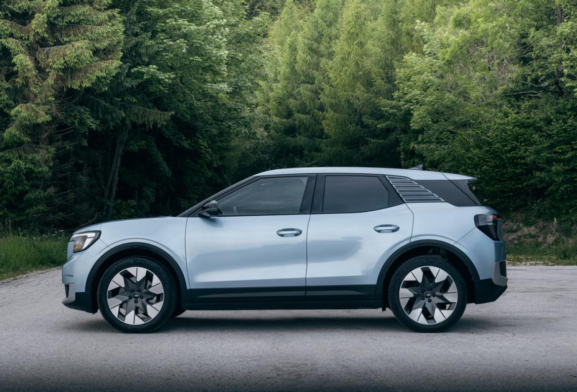 Ford Explorer in Arctic Blue Metallic in der Seitenansicht