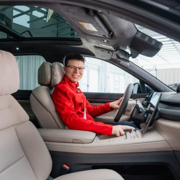 EAM-Redakteur im Cockpit des Nio EL8