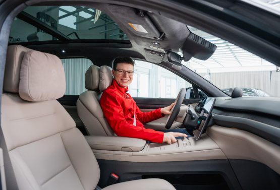 EAM-Redakteur im Cockpit des Nio EL8