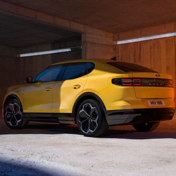 Ford Capri von schräg hinten in Vivid Yellow